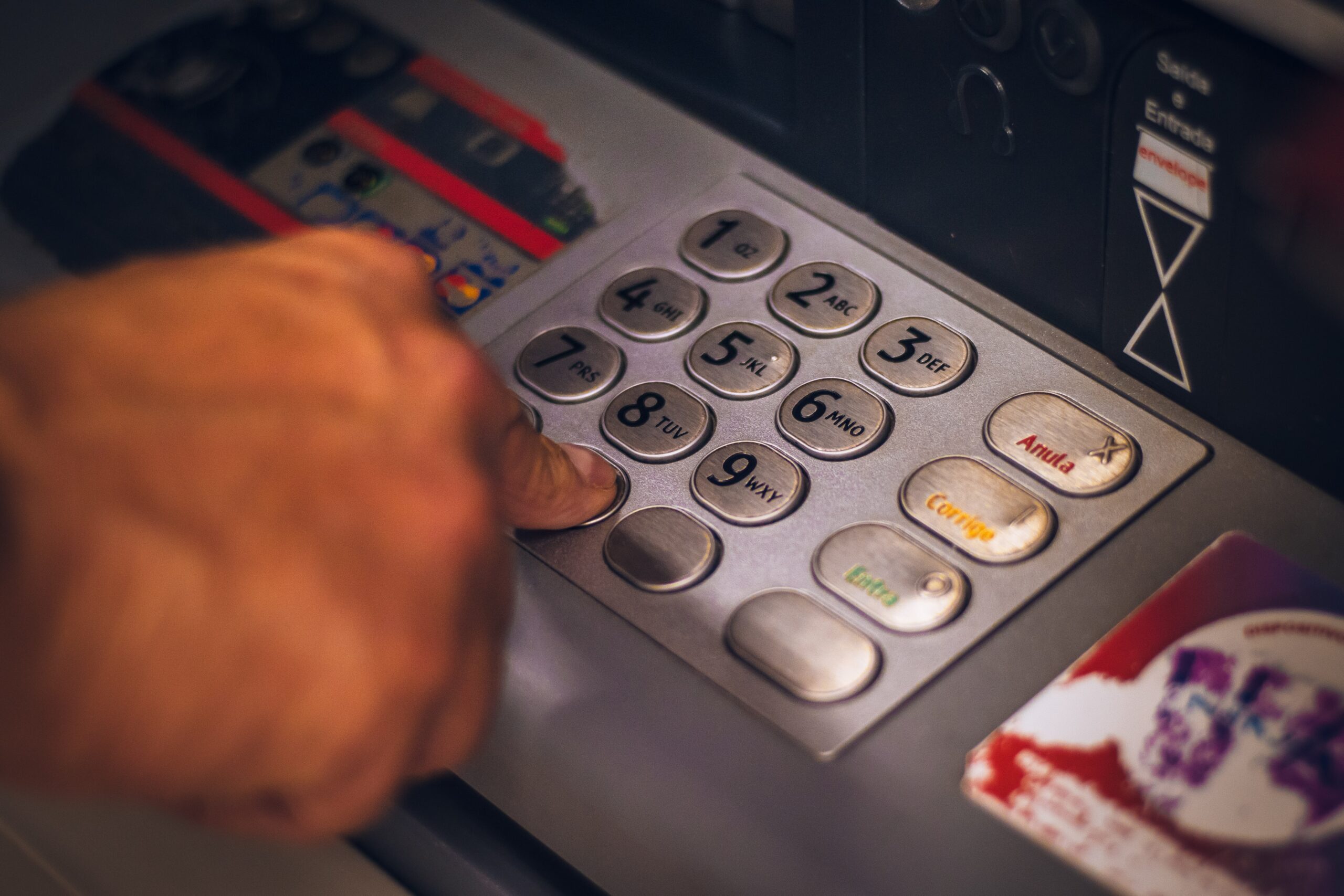 Le service bancaire universel : les oubliés du numérique