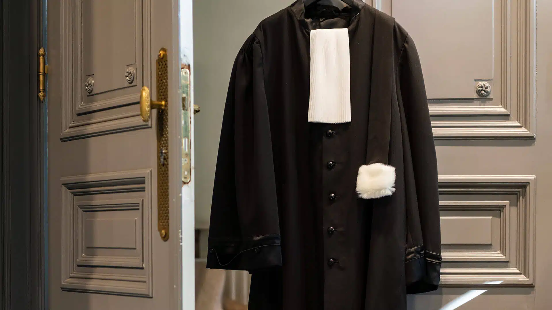 Les signes convictionnels et la toge d’avocat